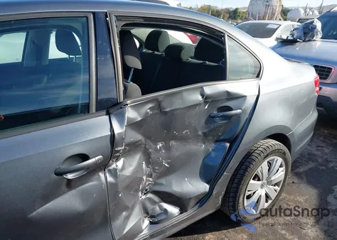 2013 Volkswagen Jetta 2.0L S z USA, uszkodzony, nr VIN 3VW2K7AJ4DM218302